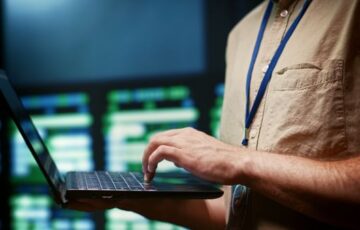 Надеждни компютърни мрежи – от висококатегорийни кабелни решения до оптични и безжични връзки, в подкрепа на всички системи за сигурност.